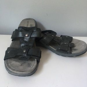 Merrell Sandals Woman’s Size 8. Slip on, black
